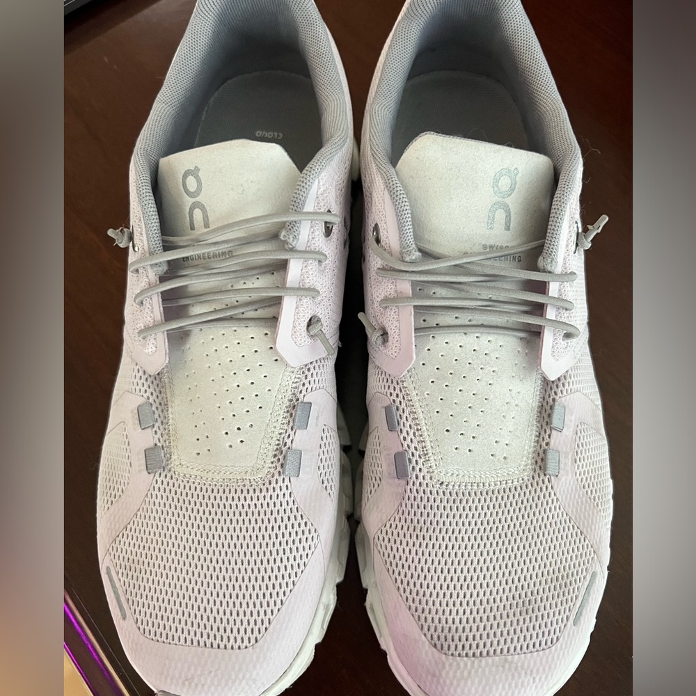 On cloud slip on shoes - light purple - size 9 women’s